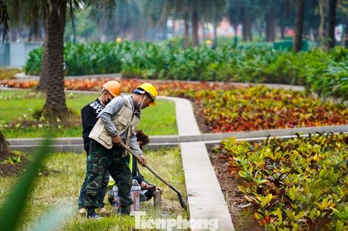 Công viên hồ điều hòa Mai Dịch 'thay áo mới' sau phản ánh xuống cấp