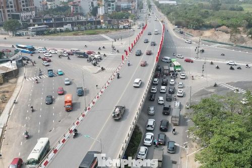 Xe đi lại thế nào khi điều chỉnh giao thông tại công trình hầm chui nút giao Cổ Linh?