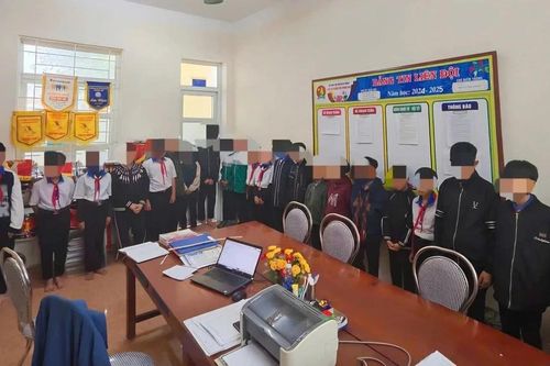 Ra đường 'nhảy theo còi xe', 23 học sinh và phụ huynh bị công an mời làm việc