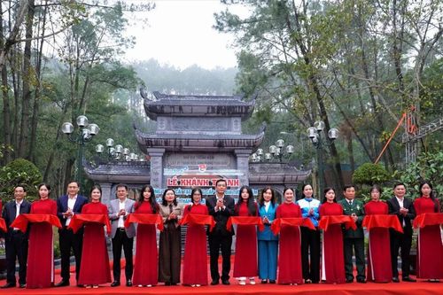 Khánh thành Nhà bia tưởng niệm liệt sĩ TNXP toàn quốc tại Ngã ba Đồng Lộc
