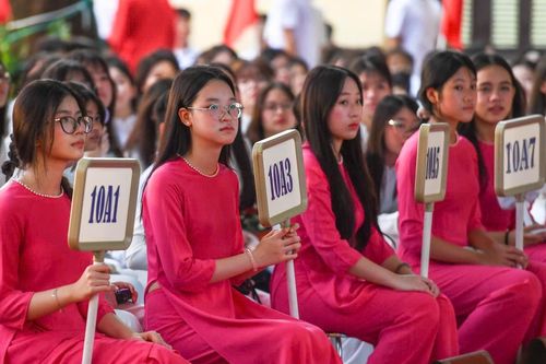 Nghỉ Tết gần 2 tuần sát thi giữa kỳ, có nên ép trẻ học hay gác lại bài vở?