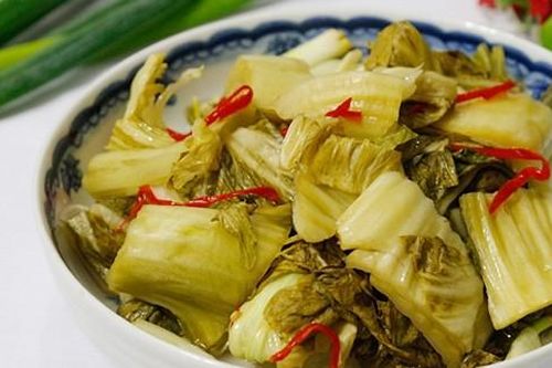 Một điều tuyệt đối tránh khi ăn dưa cải muối