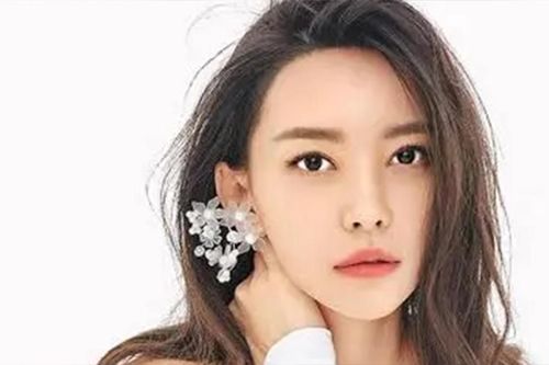 Ca sĩ Vu Văn Văn ngã quỵ trên sân khấu, cấp cứu trong hôn mê