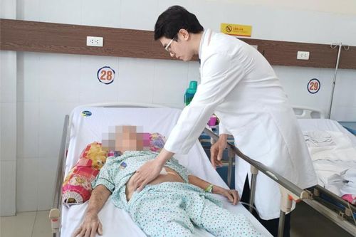 Bàng quang của người phụ nữ tự nhiên vỡ 10cm