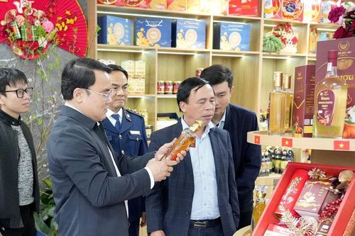 Ban Chỉ đạo 389 Nghệ An kiểm tra công tác chống buôn lậu, gian lận thương mại trong dịp Tết