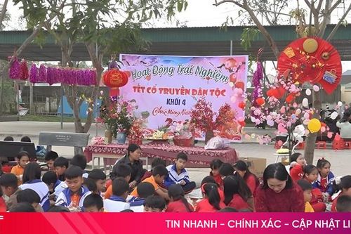 Xuân ấm lan tỏa từ những gian hàng Tết dành cho học sinh nghèo