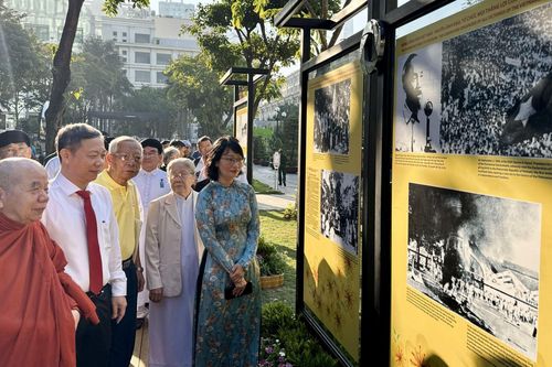 TP Hồ Chí Minh: Triển lãm ảnh chào mừng 96 năm Ngày thành lập Đảng