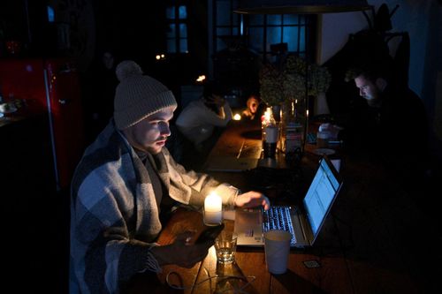 'Đình chiến năng lượng' chấm dứt, Nga ra đòn tấn công mới khiến hàng trăm nơi ở Ukraine mất điện