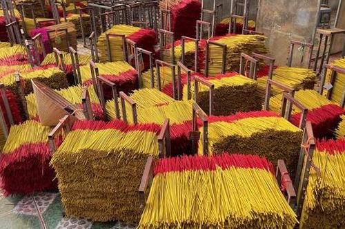 Làng nhang lớn nhất Nam Bộ chật vật 'giữ lửa' trong cơn bão nhang công nghiệp