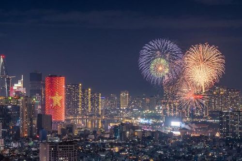 Tp.HCM bắn pháo hoa tại 17 điểm, chào đón thời khắc Giao thừa