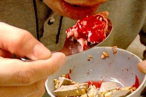 Đầu tháng ăn món quen để 'lấy may', người đàn ông 60 tuổi rơi vào nguy kịch