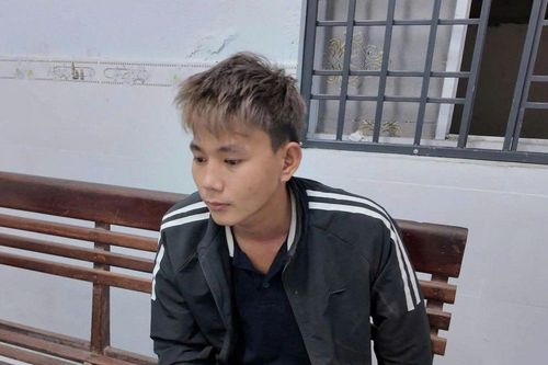 Làm chuyện xấu trước trường Đại học, thanh niên bị Công an bắt quả tang