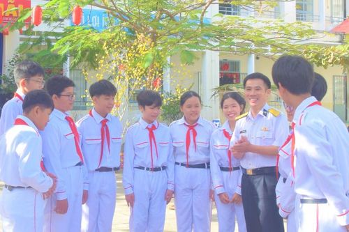 Giáo dục truyền thống cách mạng cho học sinh