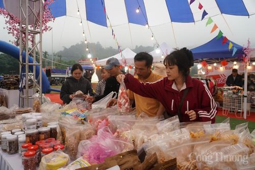 Đà Nẵng: Đưa hàng về miền núi phục vụ người dân mua sắm Tết