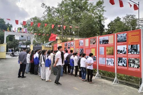 Hơn 200 hình ảnh, tài liệu, hiện vật tại Trưng bày 'Đảng cộng sản Việt Nam - Dấu ấn qua các kỳ Đại hội'