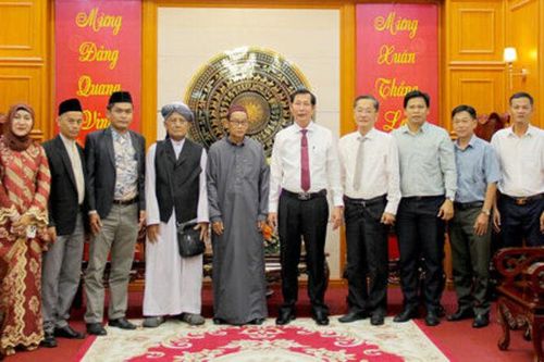 Ban Đại diện Cộng đồng Hồi giáo (Islam) tỉnh An Giang chúc tết UBND tỉnh