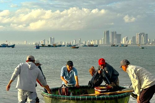 Săn 'lộc biển' ven bờ
