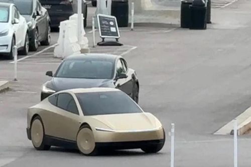Tesla Cybercab lộ cổng sạc thủ công trước thời điểm sản xuất vào tháng 4