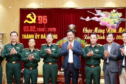 Lãnh đạo Quân khu 5 thăm, chúc Tết Thành ủy Đà Nẵng