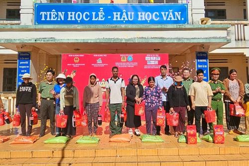 Phiên chợ Tết 2026 mang niềm vui đến người dân xã Ia Dơk