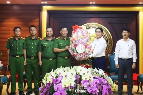 Trung đoàn Cảnh sát cơ động Nam Trung Bộ chúc Tết Thường trực Tỉnh ủy Khánh Hòa