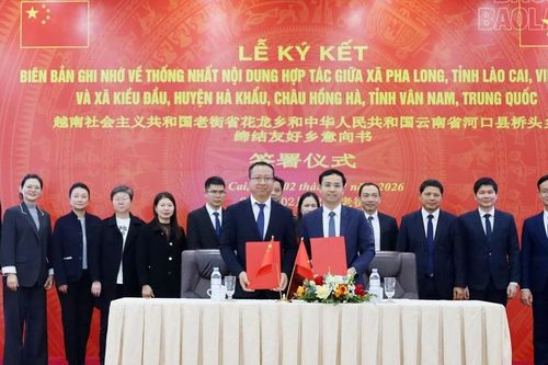 Xã Pha Long (Lào Cai, Việt Nam) và xã Kiều Đầu (Hà Khẩu, Trung Quốc) ký kết biên bản ghi nhớ hợp tác