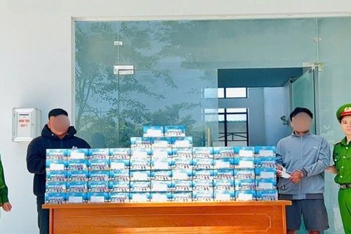 Bắt giữ 2 đối tượng vận chuyển 100kg pháo hoa lậu đi tiêu thụ tại Lâm Đồng