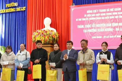 Bí thư Tỉnh ủy Lâm Đồng Y Thanh Hà Niê Kđăm chúc Tết Đảng bộ và Nhân dân phường Xuân Hương - Đà Lạt