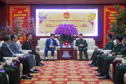 Đồng chí Phó Chủ tịch UBND tỉnh thăm, chúc Tết Bộ Tư lệnh Quân khu 4