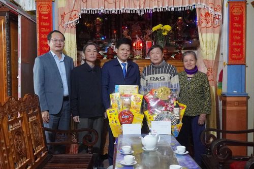 Đồng chí Phó Chủ tịch UBND tỉnh Lê Văn Bảo thăm, chúc Tết gia đình chính sách