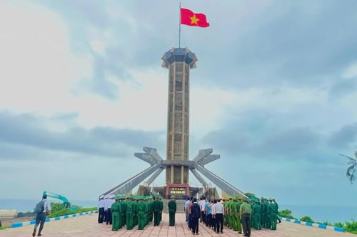 Đặc khu Cồn Cỏ tổ chức sinh hoạt chính trị dưới cờ nhân kỷ niệm 96 năm Ngày thành lập Đảng
