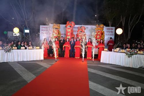 Rực rỡ đường hoa ánh sáng và nghệ thuật tại Đà Lạt