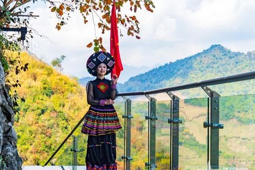 Đông đảo du khách đến Mộc Châu dịp cận Tết