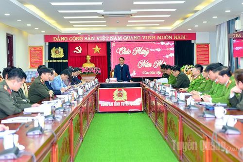 Đồng chí Bí thư Tỉnh ủy Hầu A Lềnh thăm, chúc Tết và làm việc với Công an tỉnh