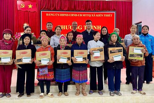 Trao 200 suất quà 'Tết Nhân ái' cho người dân khó khăn tại xã Kiến Thiết