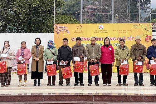 Chương trình 'Tết Nhân ái' tại Pà Vầy Sủ