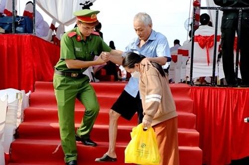 Phụ nữ Công an TP Cần Thơ tỏa sáng tại Hội thi Tết Quân Dân năm 2026