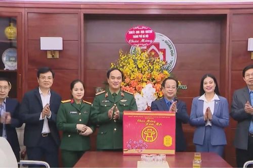 Lãnh đạo Hà Nội thăm Bệnh viện Trung ương Quân đội 108