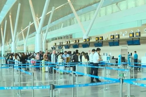 Nâng mức an ninh sân bay Tân Sơn Nhất cao điểm Tết