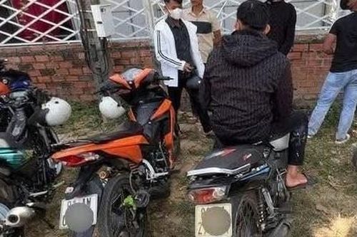 Nhóm thanh thiếu niên vi phạm, chạy xe vào đám cưới để trốn tránh, bị phạt 101 triệu đồng
