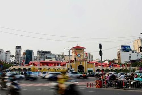 Kiến tạo đô thị văn minh, nghĩa tình - hiện thực hóa Nghị quyết Đại hội XIV của Đảng: Rực rỡ sắc Xuân Thành phố mang tên Bác: Bài 1: Chuyện về những người 'may áo mới'