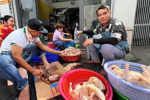 Trao yêu thương đến bà con nghèo dịp giáp Tết