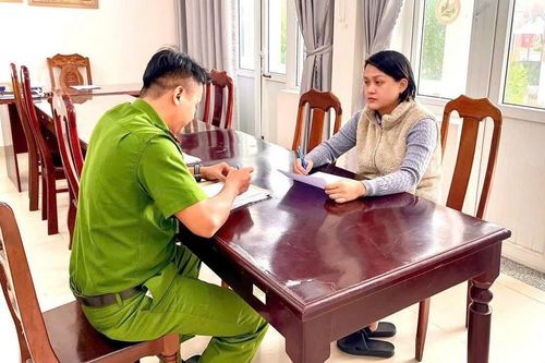 Công an phường ở Đà Nẵng hỗ trợ người phụ nữ nhận lại 450 triệu chuyển nhầm