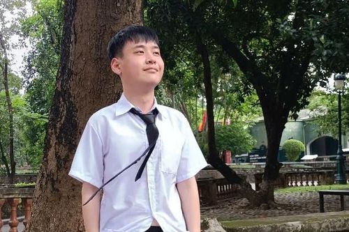 Cậu học trò mang trái tim ghép trở lại lớp học sau ba năm giành giật sự sống
