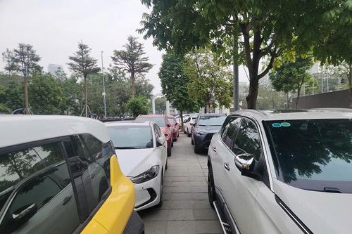 Ô tô chiếm dụng lòng đường, vỉa hè tại nhiều khu dân cư