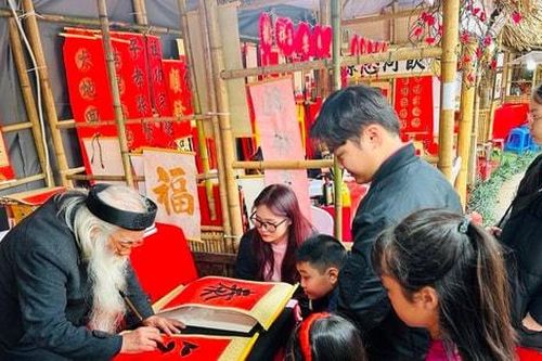 Rộn ràng 'Tết Hà Nội' đón Xuân Bính Ngọ 2026