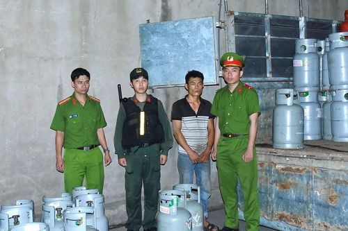 Phát hiện hàng nghìn bình gas giả nhãn hiệu hàng hóa, xác định 16 đối tượng liên quan