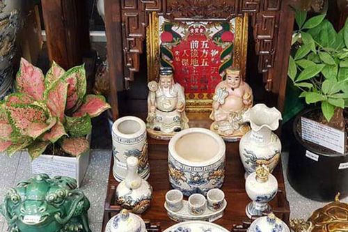 Đây mới là cách bài trí đủ đầy bộ thờ Thần tài ông Địa đón lộc về nhà năm mới 2026