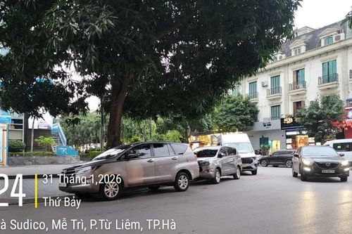 Nhiều phương tiện dừng đỗ trái quy định gây cản trở giao thông trên đường Đỗ Đình Thiện