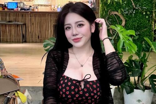 Hai người con gái trái ngược của đại gia Minh Nhựa
